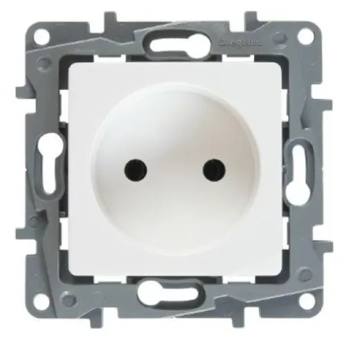Розетка Legrand Etika 1-местная, без заземления, белая 16А, IP31
