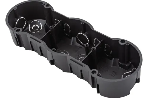 Подрозетник Greenel трехместный с металлическими лапками GE40024