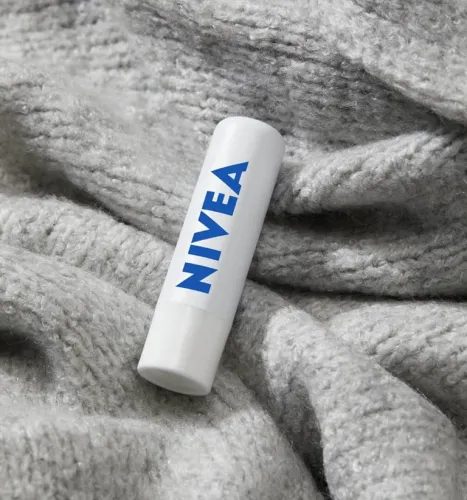 Бальзам для губ Nivea SOS-уход 4.8г, с маслами жожоба и авокадо